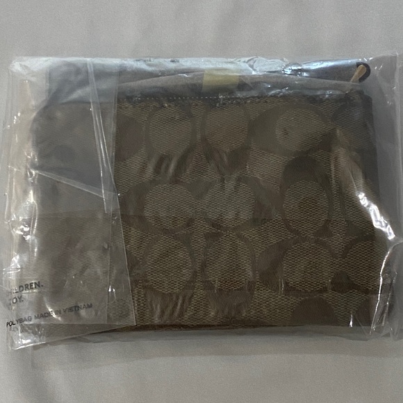 Brand New Coach Brown Wristlet With Tags - Picture 6 of 7